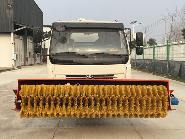 清洗吸污車加裝除雪設備 掃雪滾刷