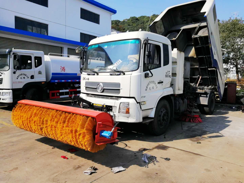 江蘇無錫桃園垃圾中轉站洗掃車安裝掃雪滾刷案例